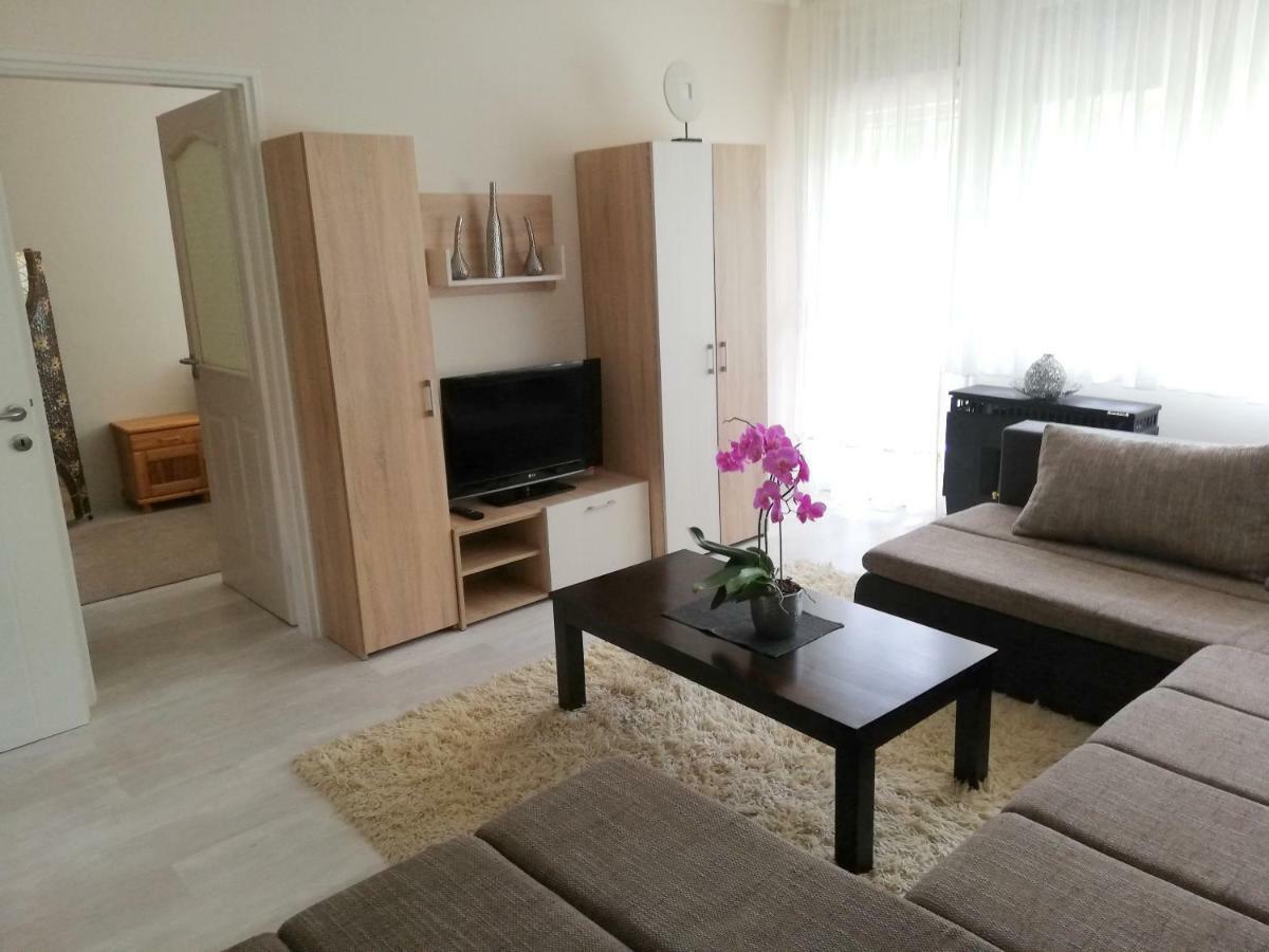 Strandfuerdo Apartman Eger Exterior photo